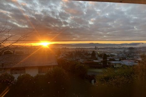 Photo of property in 2/87 Mallard Drive, Selwyn Heights, Rotorua, 3015