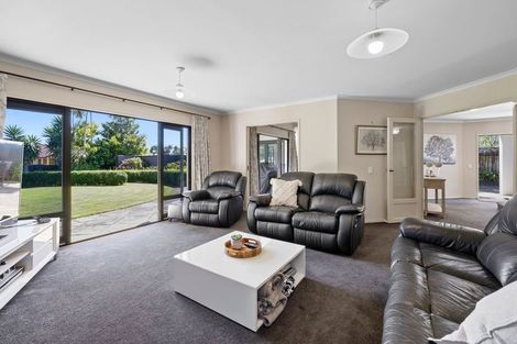 Photo of property in 7 Taylor Place, Merrilands, New Plymouth, 4312