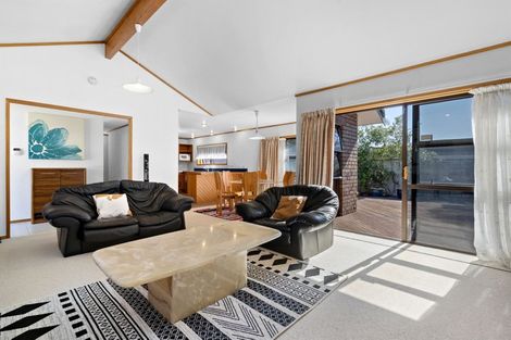 Photo of property in 17 Montclair Rise, Browns Bay, Auckland, 0630