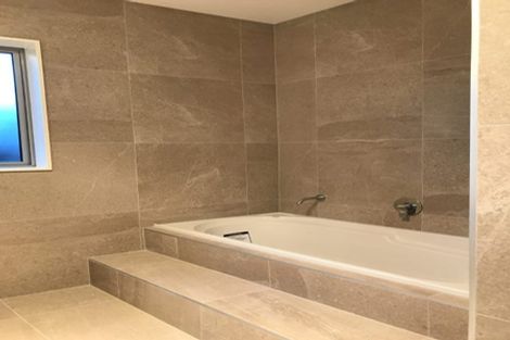 Photo of property in 52a Ennis Avenue, Pakuranga Heights, Auckland, 2010