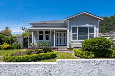 Photo of property in 24 York Street, Picton, 7220