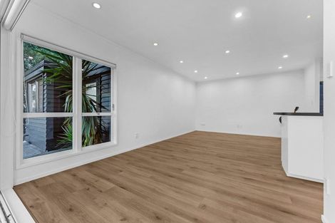Photo of property in 2/44 Waimumu Road, Massey, Auckland, 0614