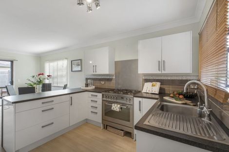 Photo of property in 9b Gatland Road, Rosehill, Papakura, 2113