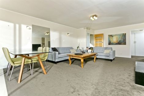 Photo of property in 2/31 Park Hill Road, Birkenhead, Auckland, 0626