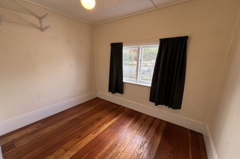 Photo of property in 83 Apu Crescent, Lyall Bay, Wellington, 6022