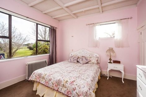 Photo of property in 190 Boord Crescent, Kumeu, 0891