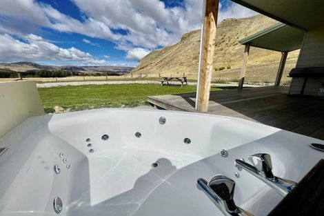 Photo of property in 1061 Ardgour Road, Tarras, Cromwell, 9383