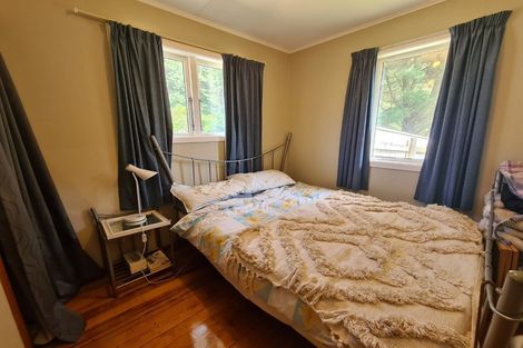 Photo of property in 21 Richmond Hill, Glenside, Wellington, 6037