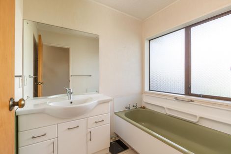 Photo of property in 1/32 Queen Street, Papakura, 2110