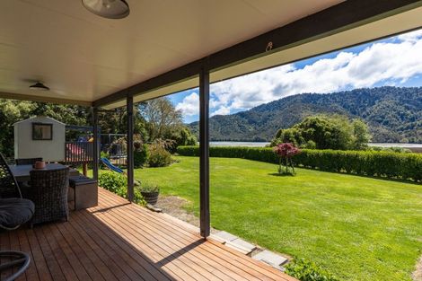 Photo of property in 1058 Queen Charlotte Drive, Linkwater, Picton, 7281