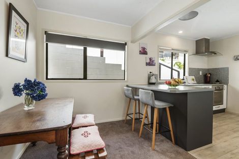 Photo of property in 2/13 Newstead Avenue, Browns Bay, Auckland, 0632