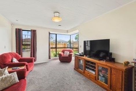 Photo of property in 70 Royal Park Drive, Parklands, Christchurch, 8083
