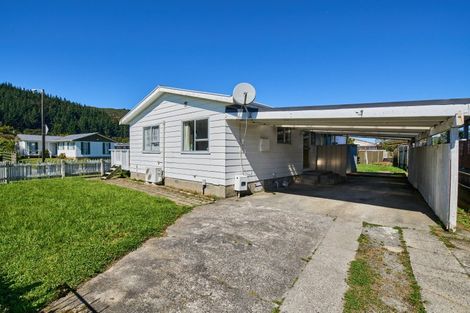 Photo of property in 1 Weymouth Grove, Wainuiomata, Lower Hutt, 5014