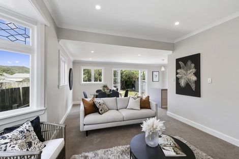 Photo of property in 135 Whites Line East, Waiwhetu, Lower Hutt, 5010