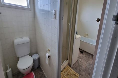 Photo of property in 38 Deverell Place, Northcross, Auckland, 0632