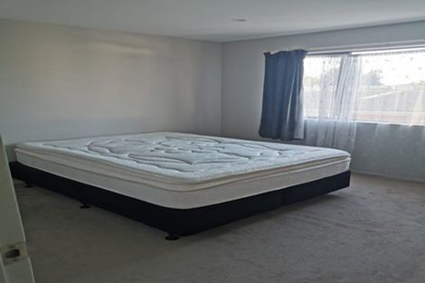 Photo of property in 4/30 West Coast Road, Glen Eden, Auckland, 0602