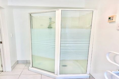 Photo of property in 1/881 East Coast Road, Northcross, Auckland, 0632