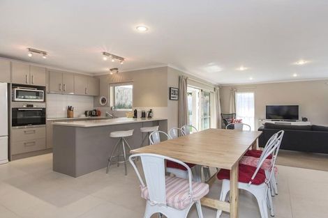 Photo of property in 13a Poto Street, Te Atatu South, Auckland, 0610