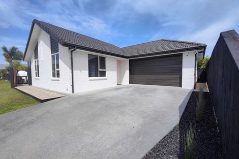 Photo of property in 104 Barbados Way, One Tree Point, 0118