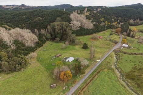 Photo of property in 921 Ongo Road, Hunterville, 4782