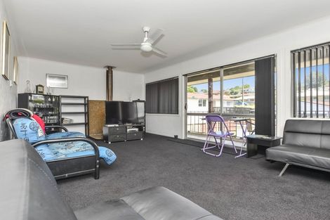 Photo of property in 236 Triangle Road, Massey, Auckland, 0614