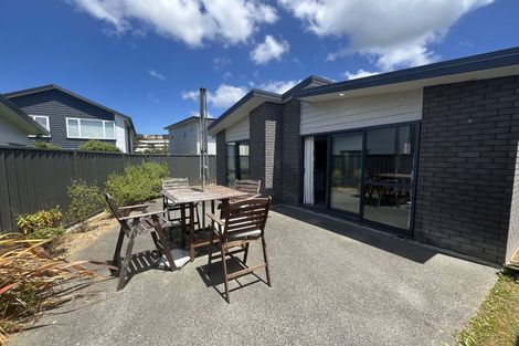Photo of property in 27 Kaki Drive, Kenepuru, Porirua, 5022
