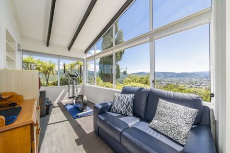 Photo of property in 16 Raynham Way, Silverstream, Upper Hutt, 5019