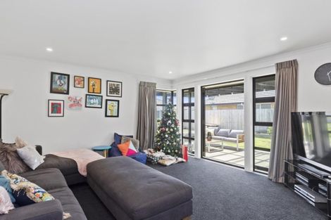 Photo of property in 26 Rainey Crescent, Papamoa Beach, Papamoa, 3118