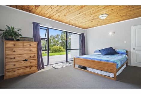 Photo of property in 42 Codlin Road, Waiuku, 2683