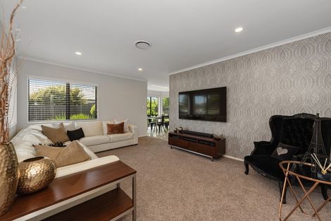 Photo of property in 8 Waiwherowhero Drive, St Andrews, Hamilton, 3200