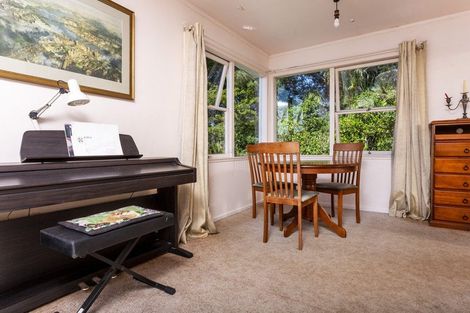 Photo of property in 35 Mcdowell Crescent, Hillcrest, Auckland, 0627