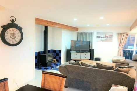Photo of property in 6 Da Vinci Place, West Harbour, Auckland, 0618
