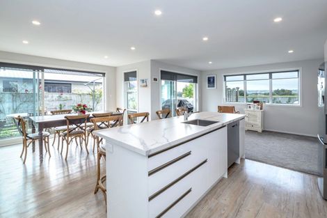 Photo of property in 28 Feist Street, Carterton, 5713