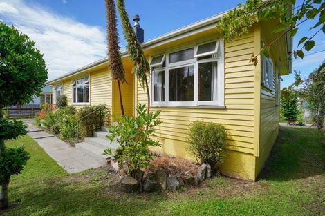 Photo of property in 17 Half Mile Road, Tuatapere, 9620