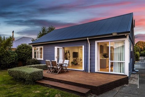 Photo of property in 44 Pitcairn Crescent, Bryndwr, Christchurch, 8053