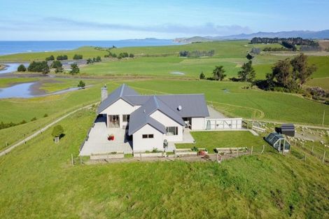 Photo of property in 1069 Waianakarua Road, Herbert, Oamaru, 9495