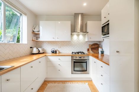 Photo of property in 1a Wyndham Road, Pinehaven, Upper Hutt, 5019