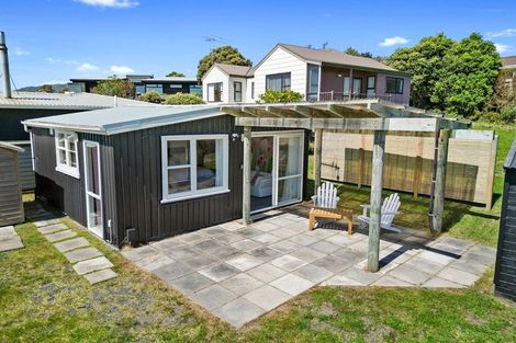 Photo of property in 19 Hicks Crescent, Waikanae Beach, Waikanae, 5036