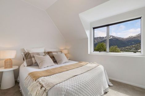 Photo of property in 7 Kelvin Place, Kelvin Heights, Queenstown, 9300