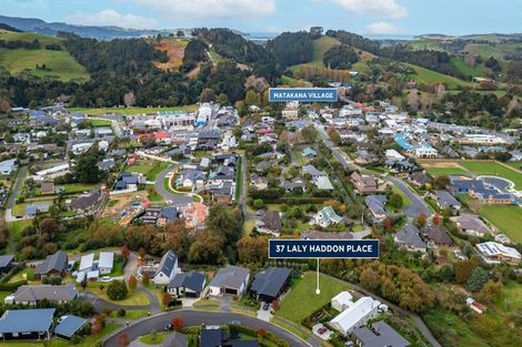 Photo of property in 37 Laly Haddon Place, Matakana, 0985