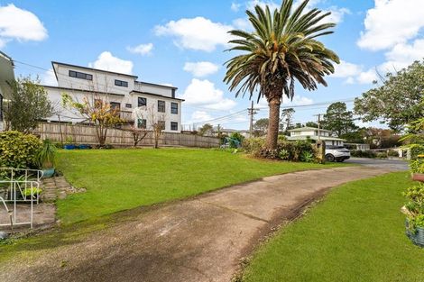 Photo of property in 4 Palmer Avenue, Glen Eden, Auckland, 0602