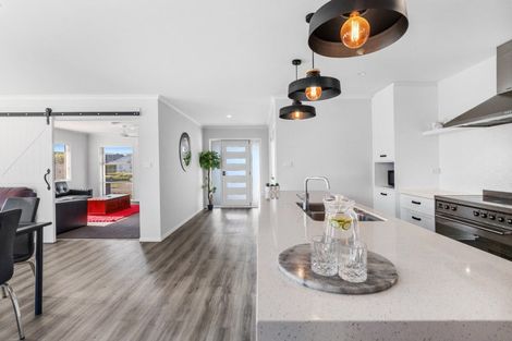 Photo of property in 93 Puhirake Crescent, Pyes Pa, Tauranga, 3112