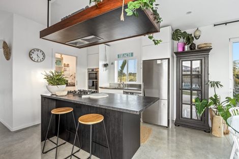 Photo of property in 2 Taimoana Close, Mangawhai Heads, Mangawhai, 0505