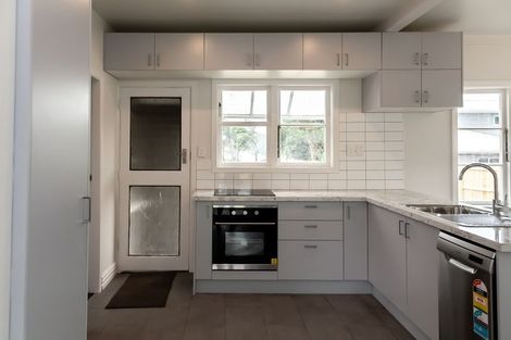 Photo of property in 4 Kapiti Crescent, Titahi Bay, Porirua, 5022