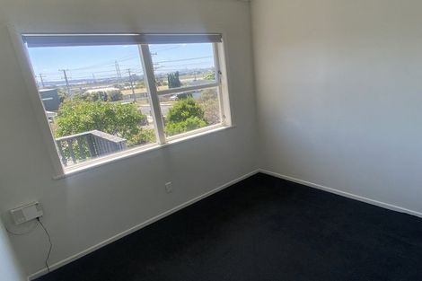 Photo of property in 98 Tirimoana Road, Te Atatu South, Auckland, 0602