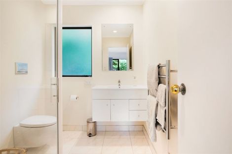 Photo of property in 16 The Close, Greenhithe, Auckland, 0632