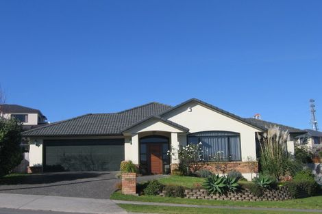 Photo of property in 76 Moyrus Crescent, East Tamaki Heights, Auckland, 2016
