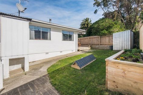 Photo of property in 53 Glanmire Road, Newlands, Wellington, 6037