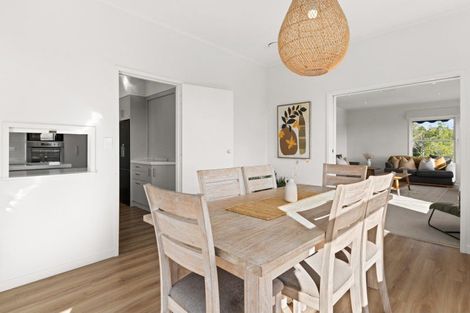 Photo of property in 21 Busby Hill, Havelock North, 4130