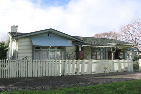 Photo of property in 16 Weston Avenue, Roslyn, Palmerston North, 4414